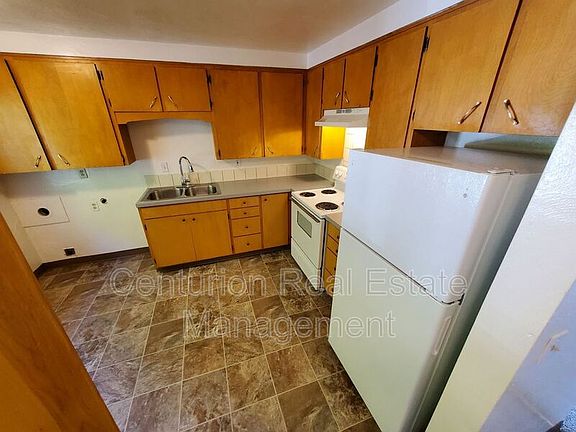 2nd image of 184 Stoneway Ter NW