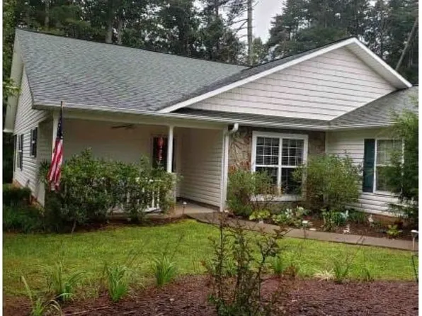 17 Coventry Cir E, Franklin, NC 28734