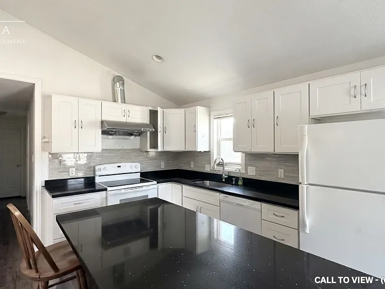 30 Woodward Ave #3 — Photo 2