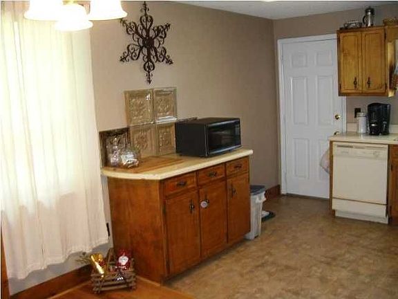 Walkout out to covered porch