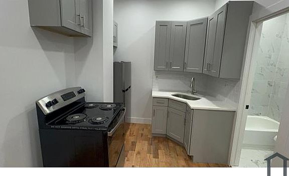 2nd image of 1435 Beach Ave