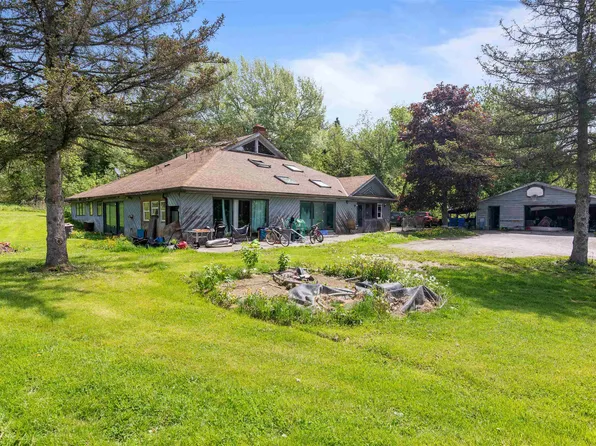 932 West Main Street, Richmond, VT 05477