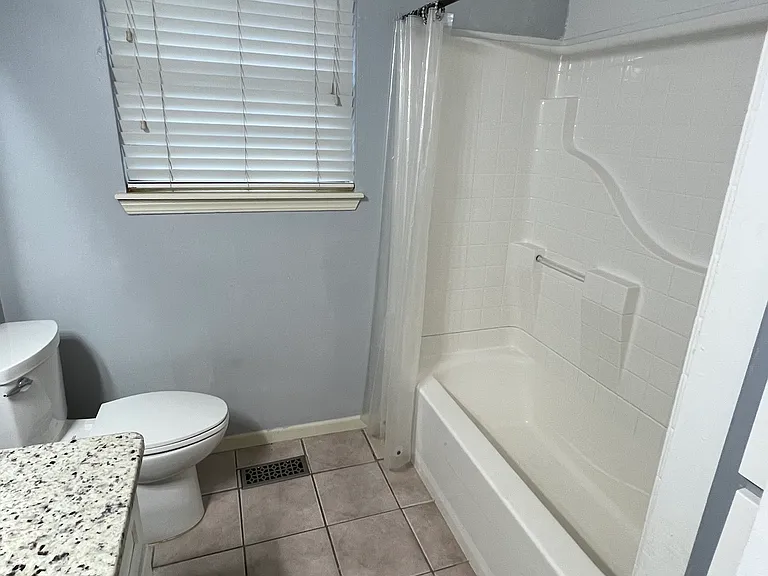 716 Victoria Dr — Photo 6