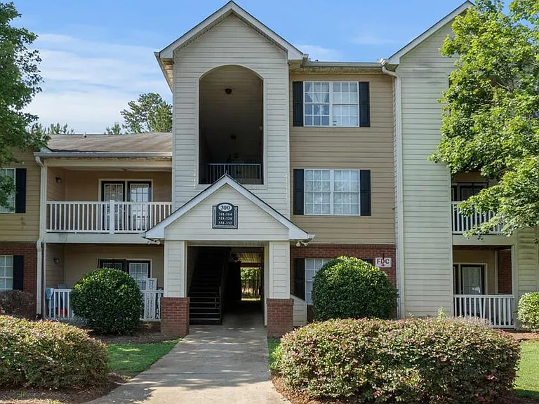 Salem Chase Apartments — Photo 3
