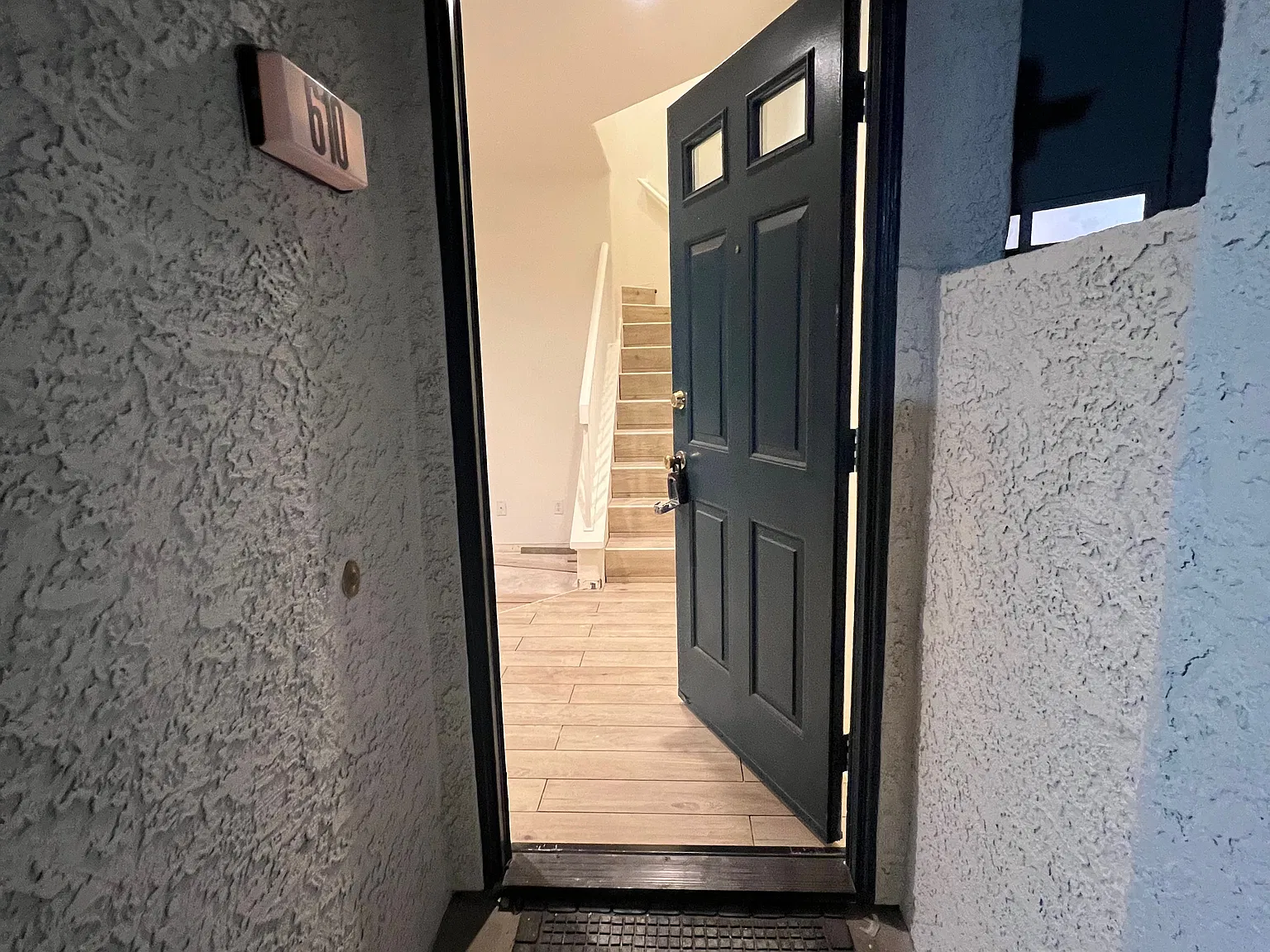 2 bed, 2.5 bath, 1100 sqft, $2,995 — Photo 2