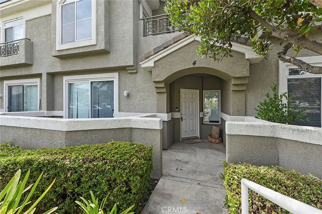 3 bed, 2.5 bath, 1555 sqft, $3,300 — Photo 1