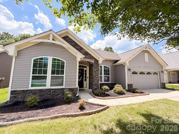 1284 Kings Grove Dr, York, SC 29745