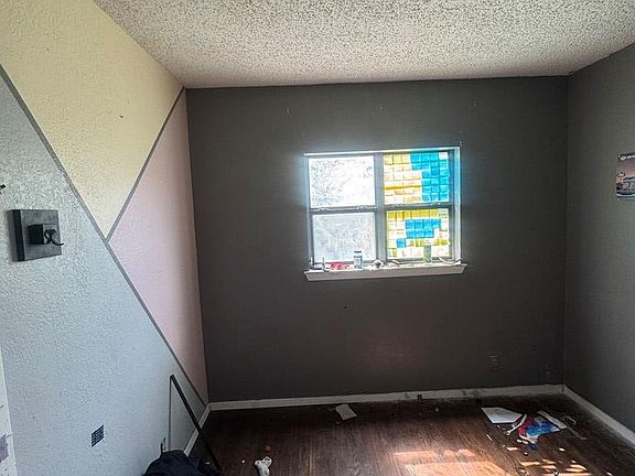 4th image of 909 N Bishop St
