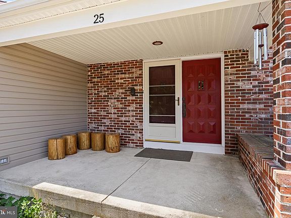 3rd image of 25 Woodbury Dr