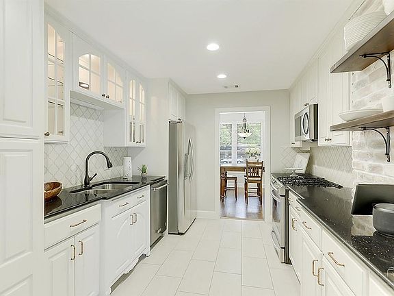 5th image of 2809 Boone Ct
