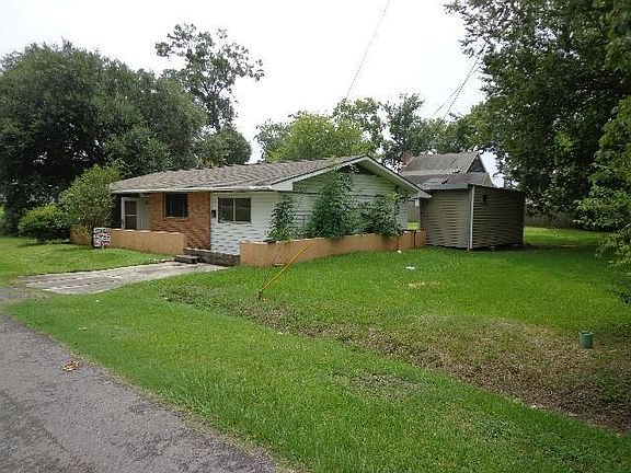 2nd image of 819 E Sanders St