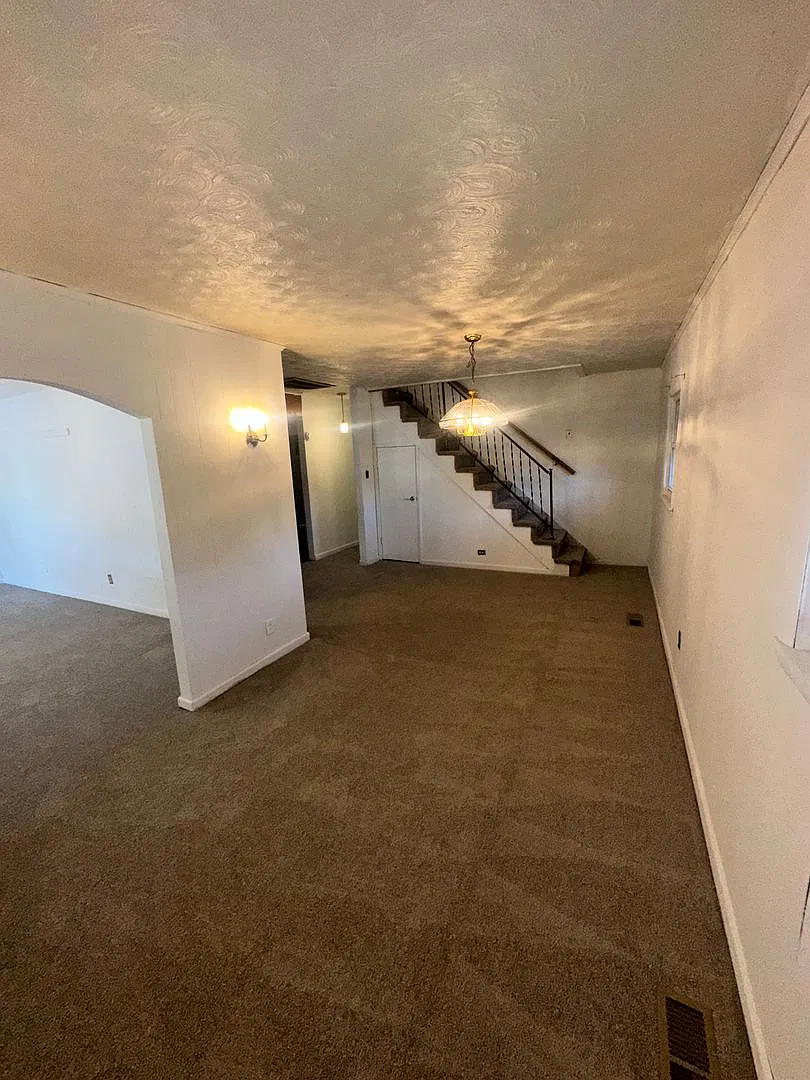 Home Available Right Before the Holidays! — Photo 3