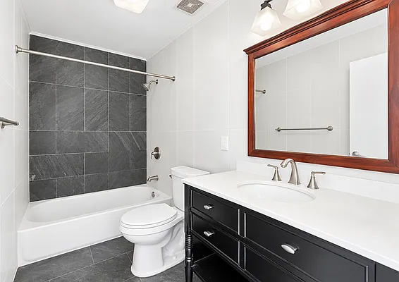 Bathroom, photo 1