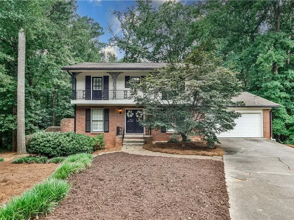 2631 Holliston Ct, Dunwoody, GA 30360