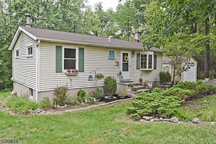 1st image of 906 Laurel Dr