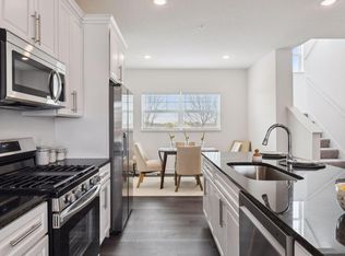 3161 Clover Ridge Dr, Chaska, MN 55318