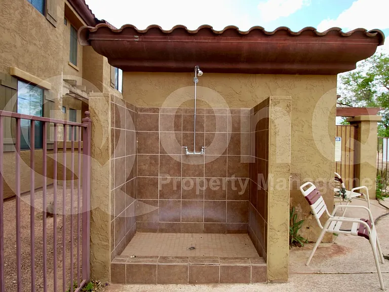 1456 E 9th St #216 — Photo 35