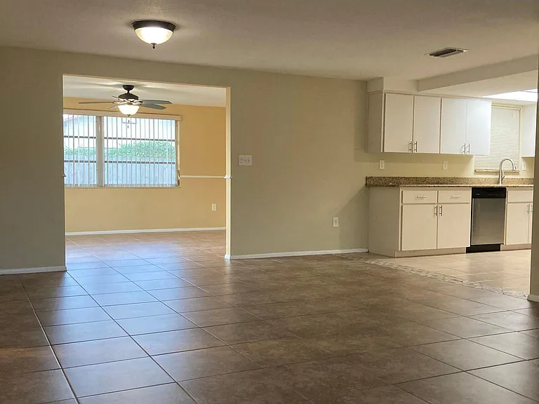 7010 Oakshire Dr — Photo 8