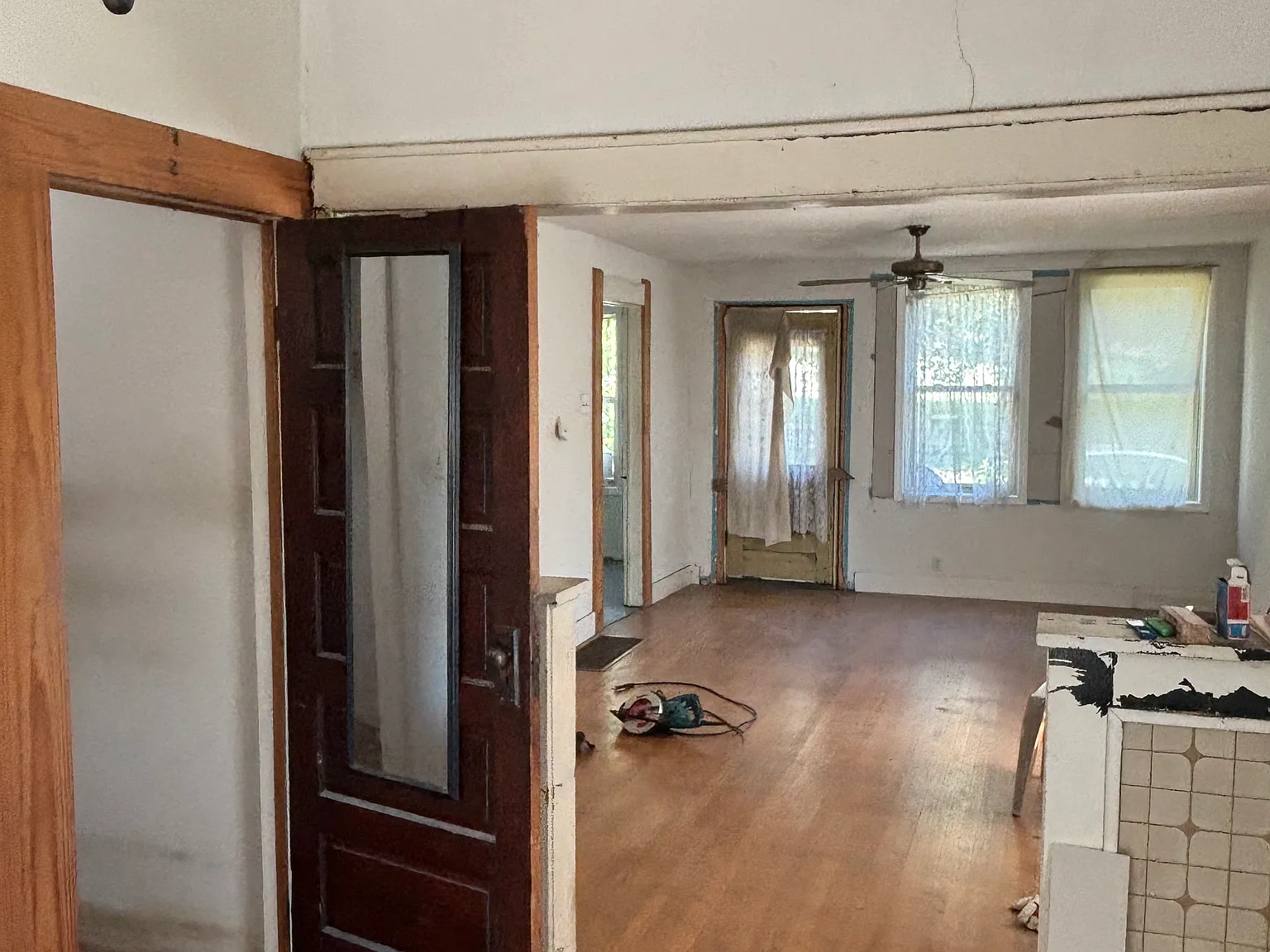 2 bed, 819 sqft, $2,000 — Photo 2