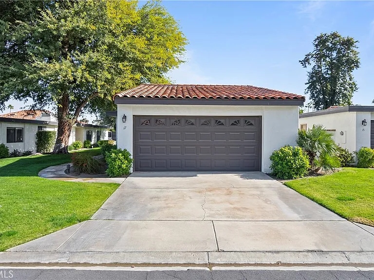 17 Toledo Dr — Photo 39