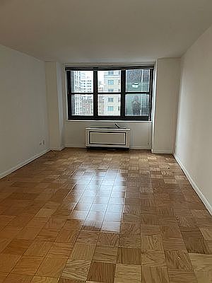 3rd image of 200 E 72nd St APT 12D