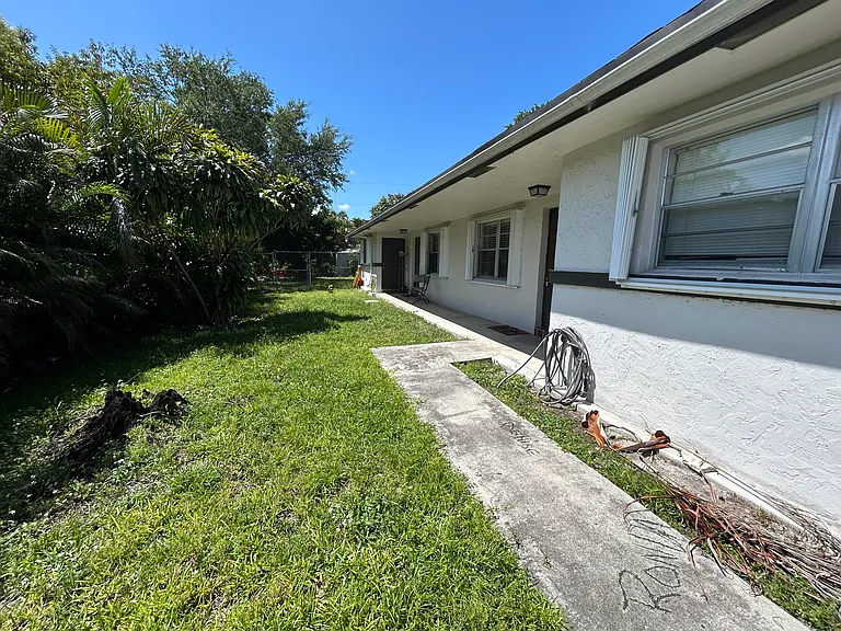 6140 SW 41st Ct #1 — Photo 9