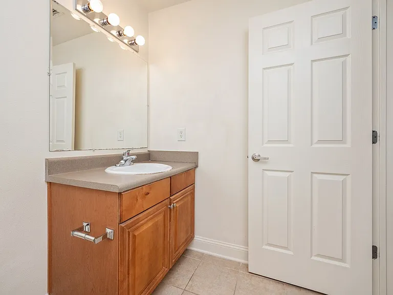 715 Majestic Dr — Photo 30