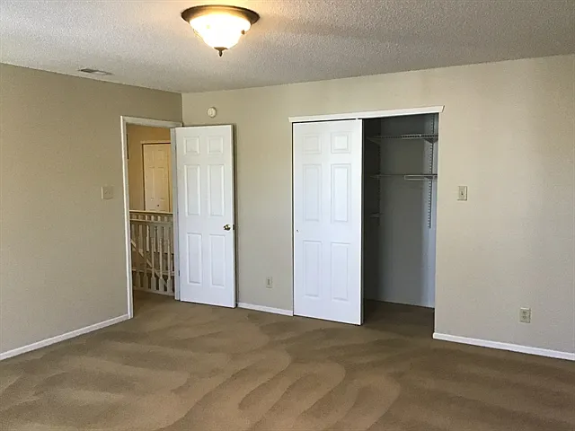 1909 Southernwood Ln — Photo 13