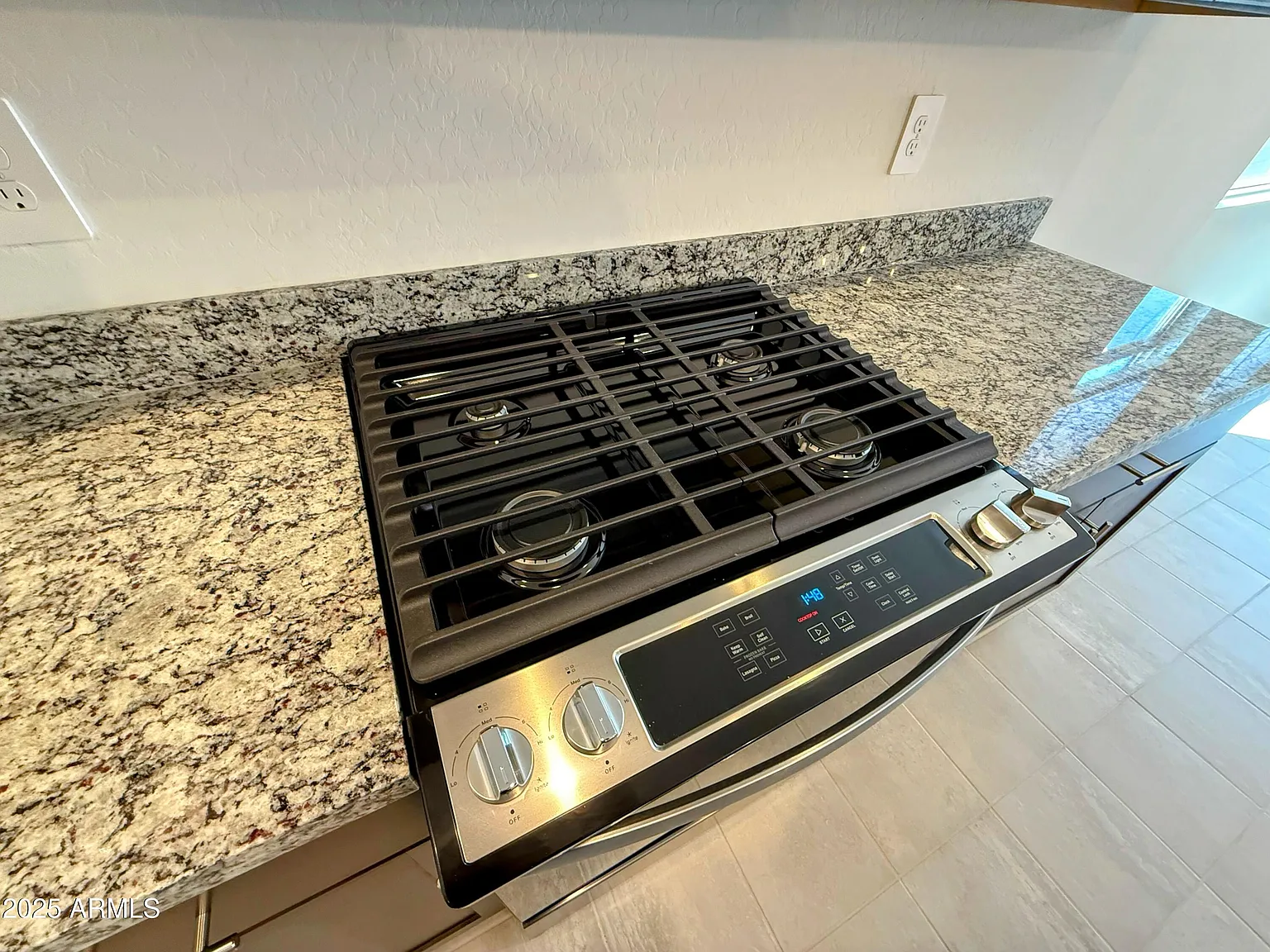 4 bed, 2049 sqft, $2,400 — Photo 3