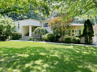 44 De Gray Ter, Mahwah, NJ 07430
