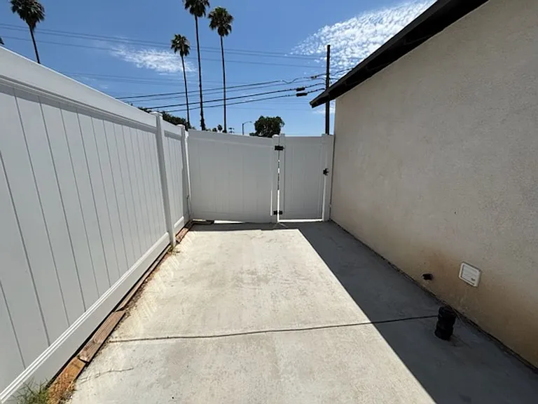 5704 Wisteria — Photo 2