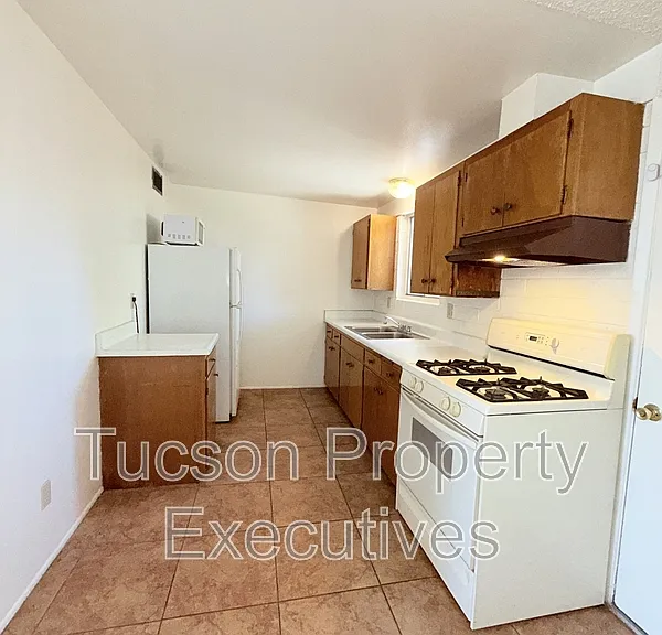 4239 E Lee St — Photo 3