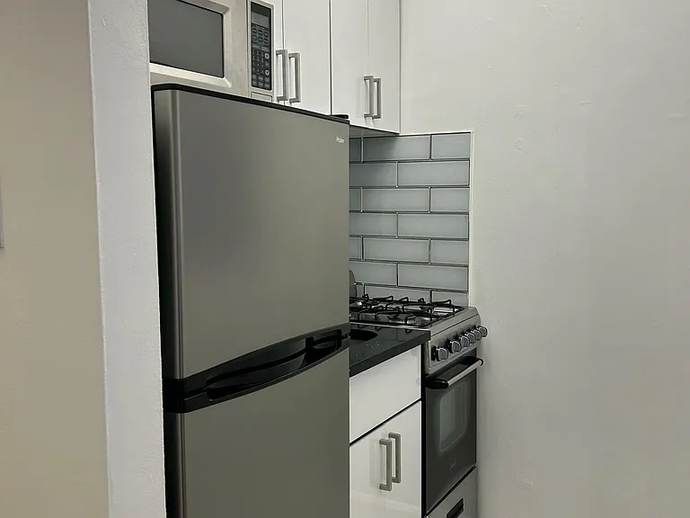 252 E 89th St #4D — Photo 4