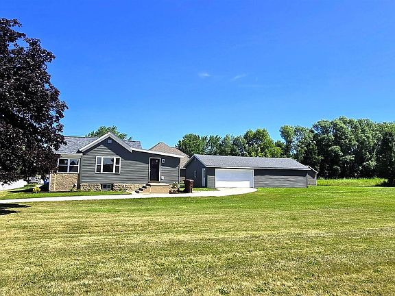 4th image of 1014 N Eckart Ave