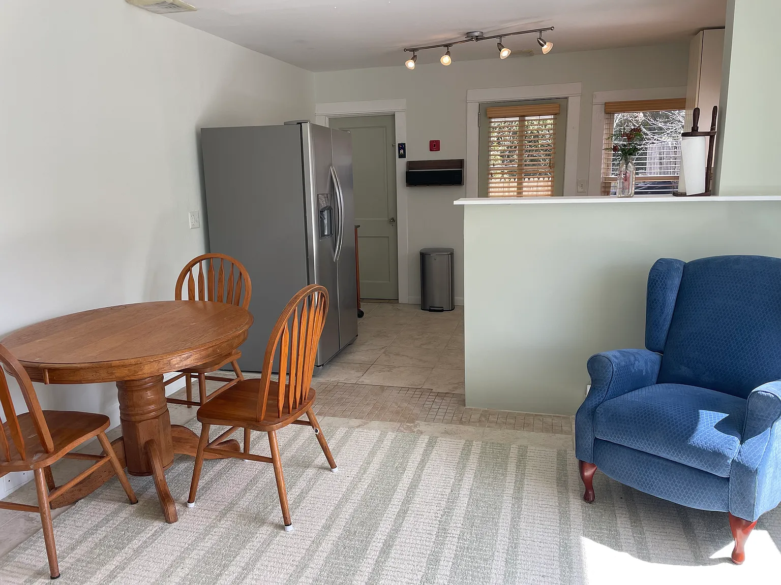 2 bed, 800 sqft, $3,400 — Photo 3