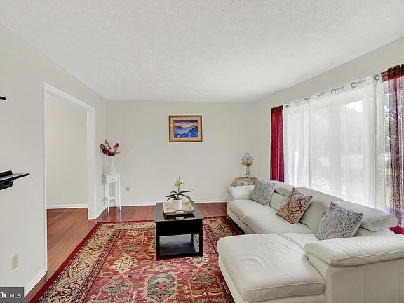 5th image of 235 Ridge Hill Rd