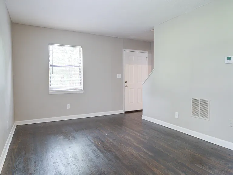 1209 Memorial Dr SE — Photo 8