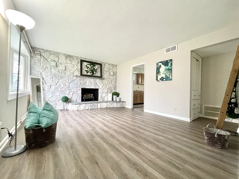 1740 Hanover St — Photo 7