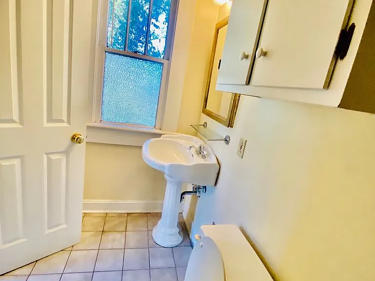 328 N Madison St — Photo 30