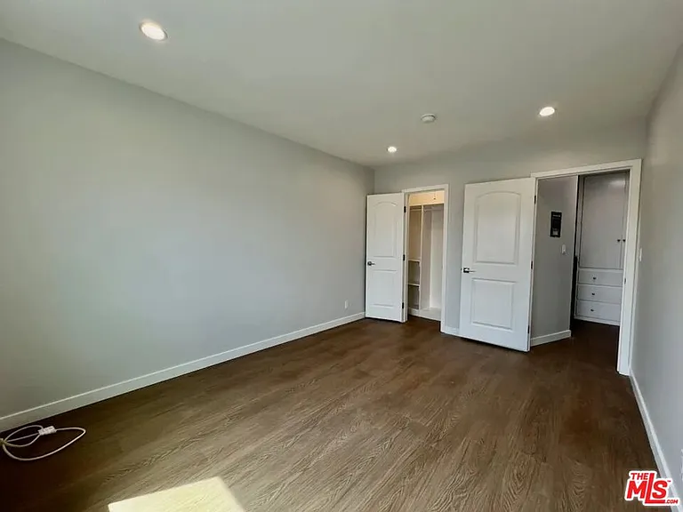 903 S Barrington Ave — Photo 25