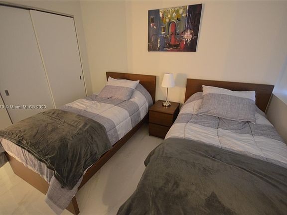 3rd image of 16385 Biscayne Blvd Unit 2603
