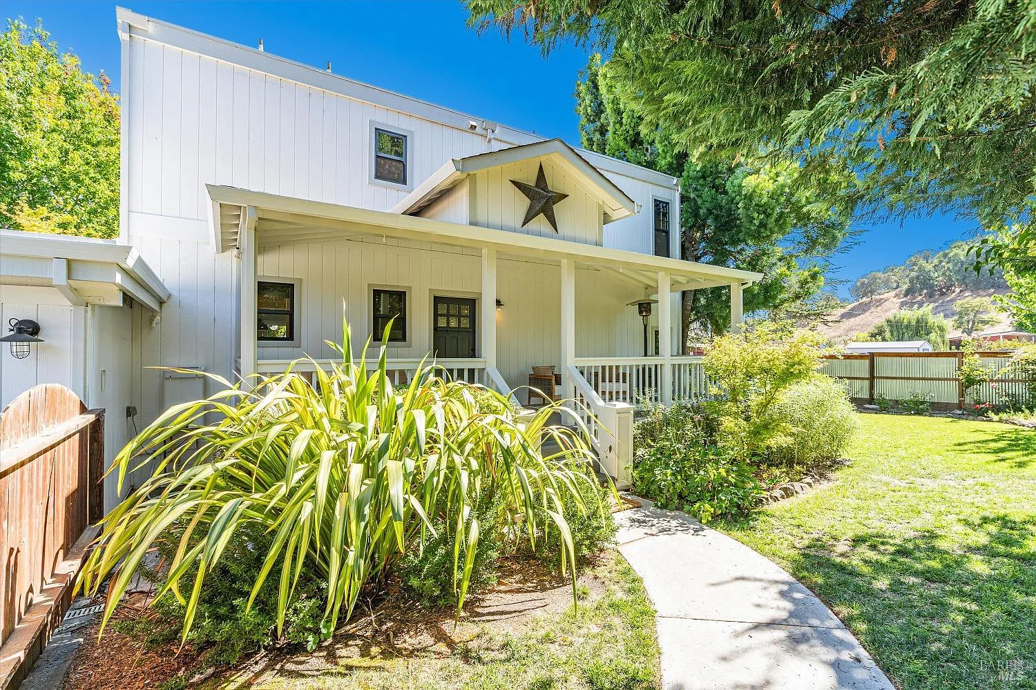 537 Atherton Avenue photo 1