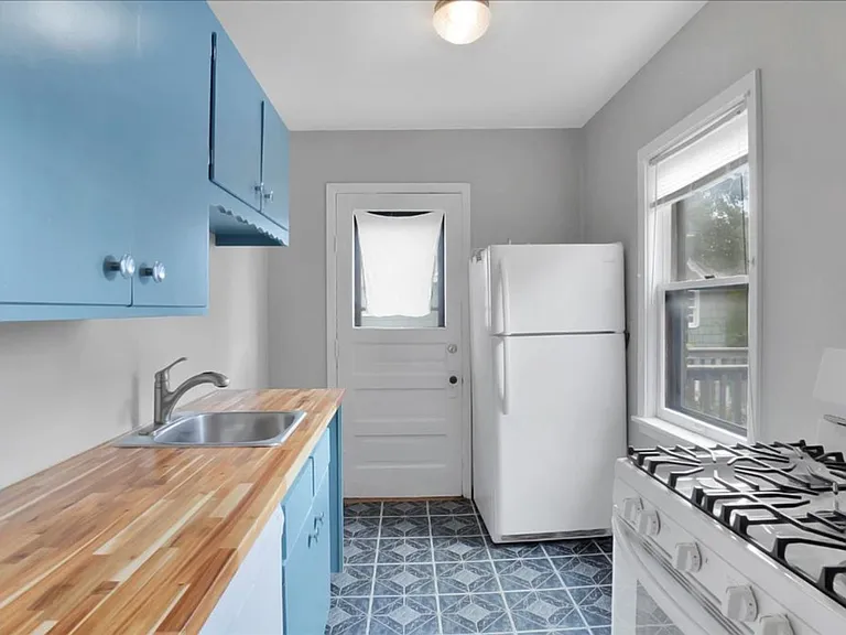 424 Smith — Photo 5