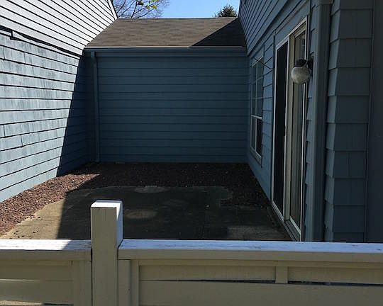 3rd image of 645B Sherwood Ct