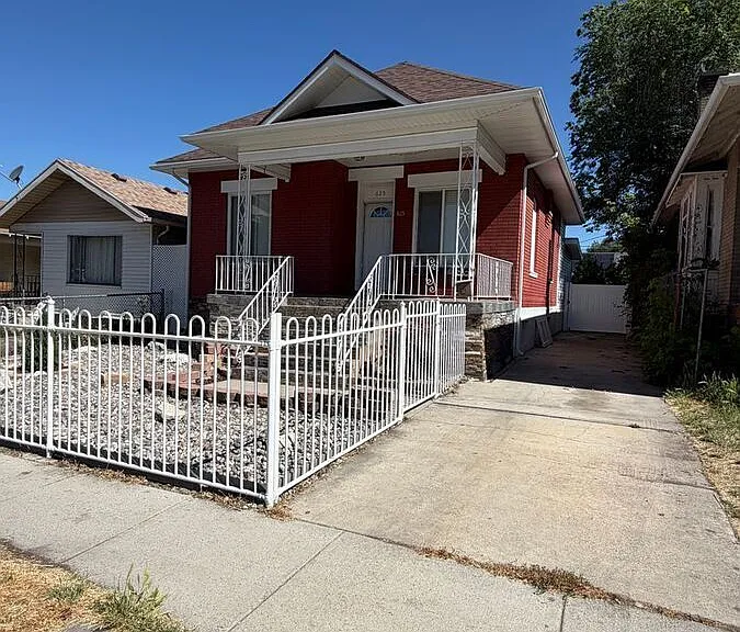 625 E Wilmington Ave — Photo 3