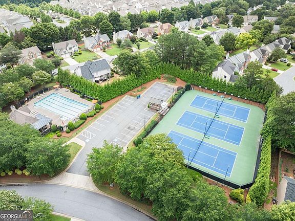 2nd image of 415 Fairford Ln
