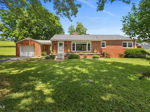 2218 N Greenwood Dr, Johnson City, TN 37604