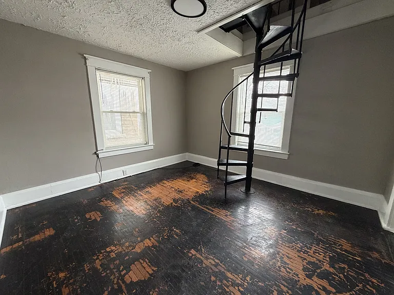 355 Broadway — Photo 2