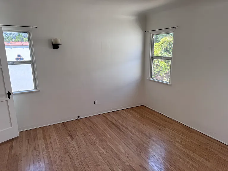 4307 York Blvd — Photo 11
