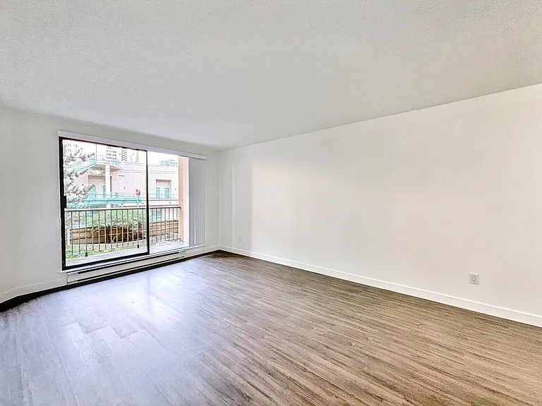 1045 Haro St — Photo 17